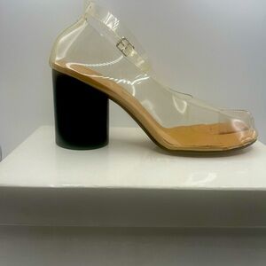 Maison Margiela
Tabi 85mm transparent pumps

Made in Italy